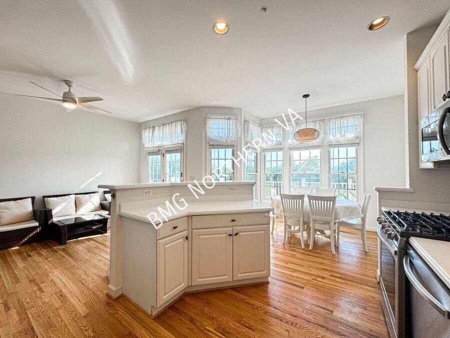 Townhouse for rent at 43003 Golf View Dr, Chantilly, VA 20152