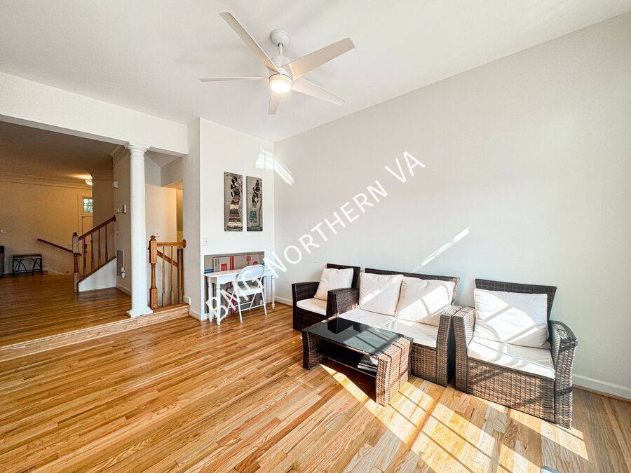 Townhouse for rent at 43003 Golf View Dr, Chantilly, VA 20152