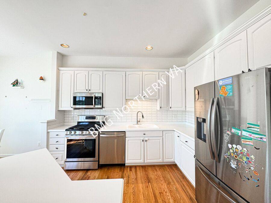 Townhouse for rent at 43003 Golf View Dr, Chantilly, VA 20152
