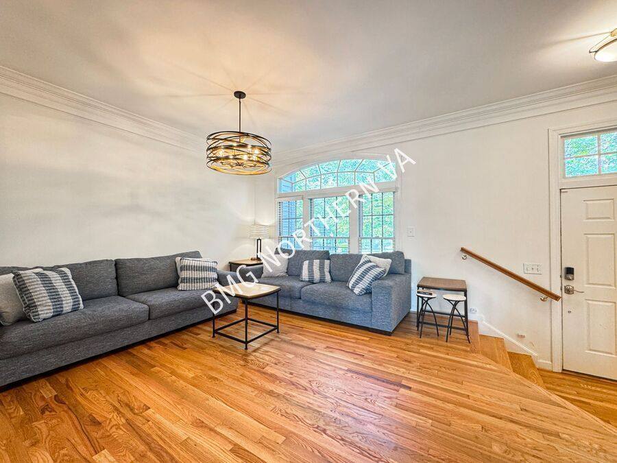 Townhouse for rent at 43003 Golf View Dr, Chantilly, VA 20152
