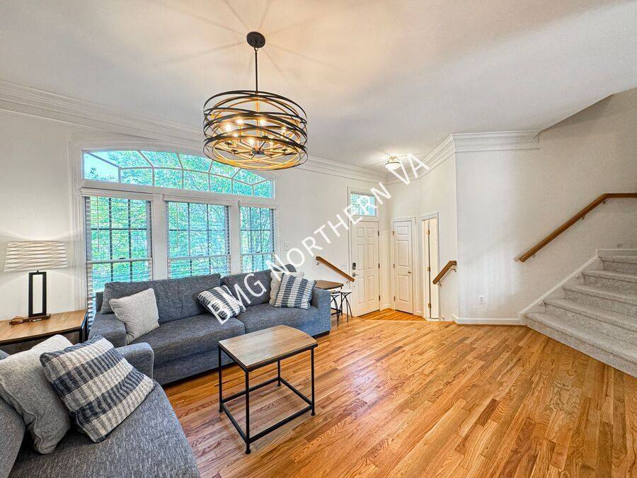 Townhouse for rent at 43003 Golf View Dr, Chantilly, VA 20152