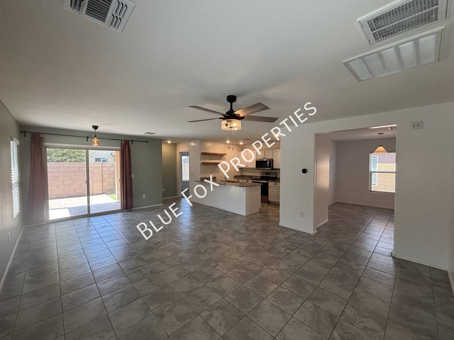 House for rent at 98 E Manor View Rd, Tucson, AZ 85756