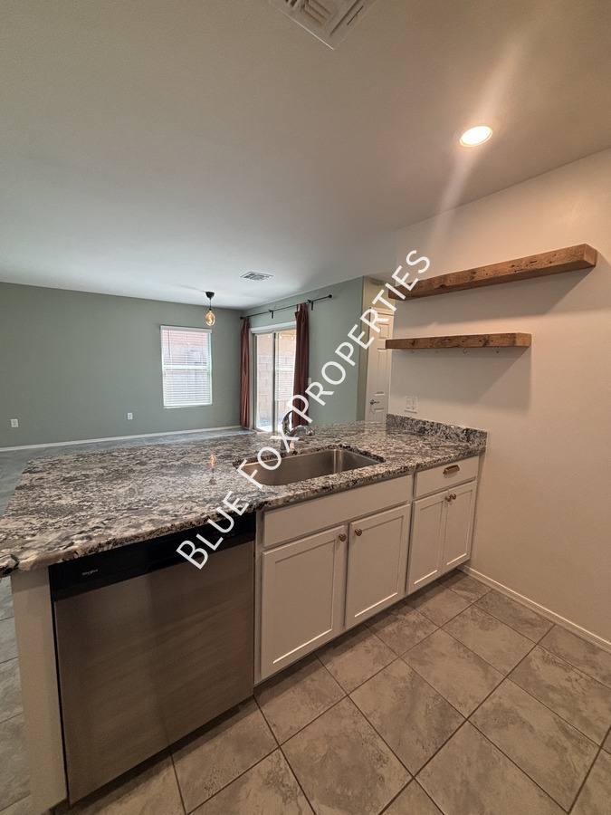 House for rent at 98 E Manor View Rd, Tucson, AZ 85756