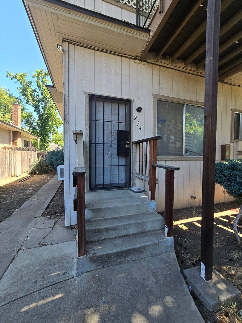 Townhouse for rent at 234 W 21st St, Merced, CA 95340