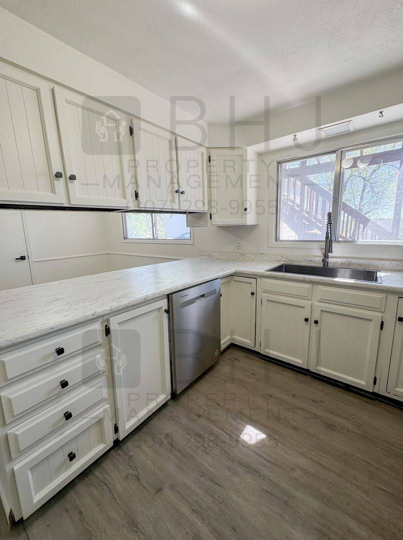 Apartment for rent at 959 Bellevue Ave, Sheridan, WY 82801