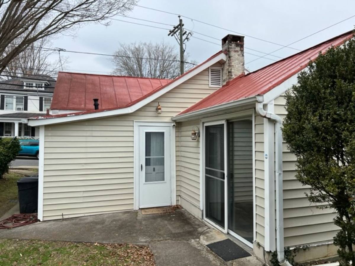 House for rent at 204 S Jefferson St, Lexington, VA 24450