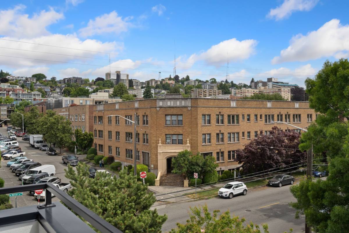 Apartment for rent at 409 W Mercer St, Seattle, WA 98119