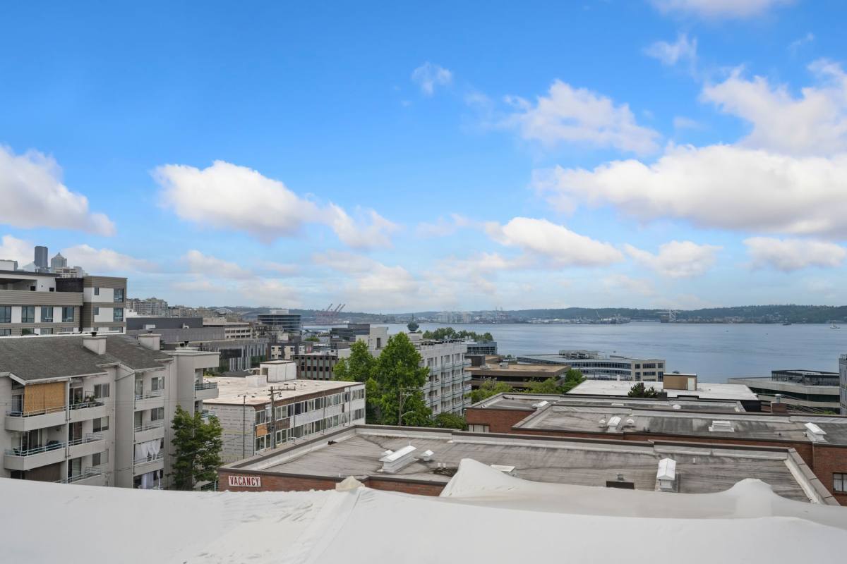 Apartment for rent at 409 W Mercer St, Seattle, WA 98119