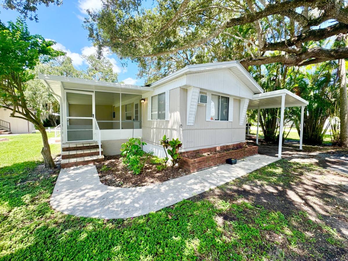 Apartment for rent at 1252 Henderson Creek Dr, Naples, FL 34114