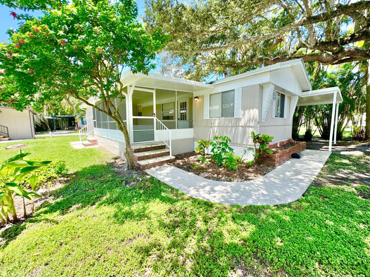 Apartment for rent at 1252 Henderson Creek Dr, Naples, FL 34114