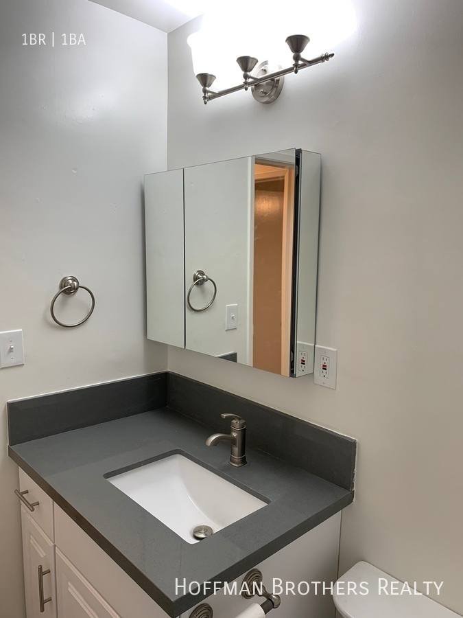 Apartment for rent at 933 Wilcox Ave #1, Los Angeles, CA 90038