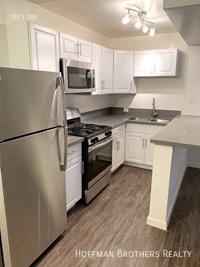Apartment for rent at 933 Wilcox Ave #1, Los Angeles, CA 90038