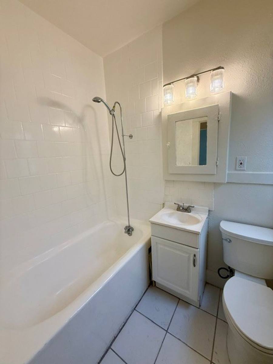 Apartment for rent at 1819 E 4th St, Long Beach, CA 90802