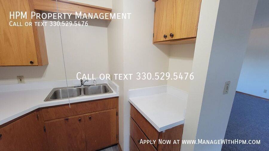 Apartment for rent at 926 Florida Ave E, Akron, OH 44314