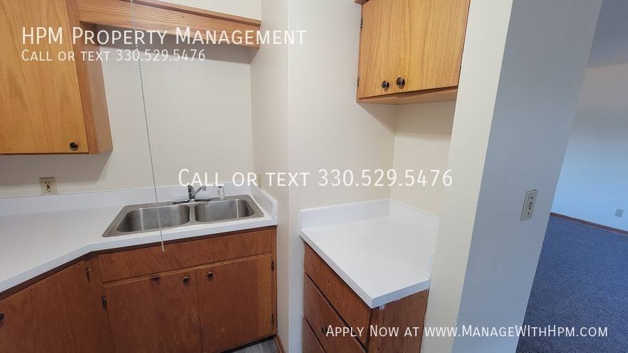 Apartment for rent at 926 Florida Ave E, Akron, OH 44314