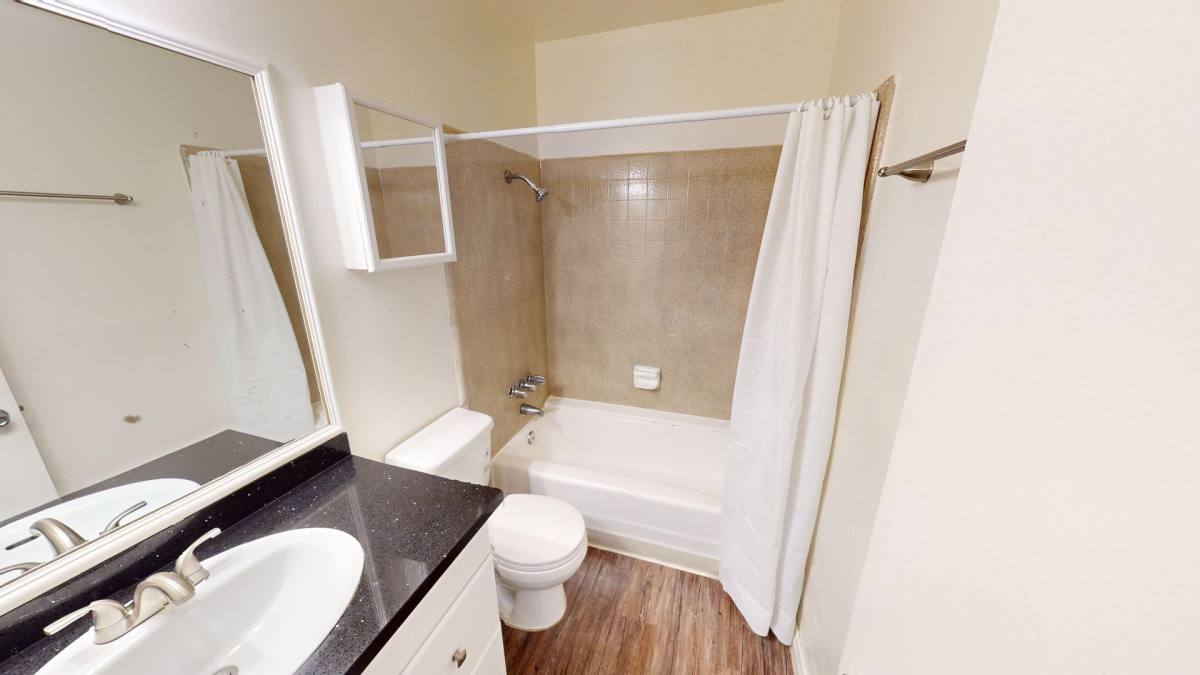 Apartment for rent at 950 S St Andrews Place, Los Angeles, CA 90019