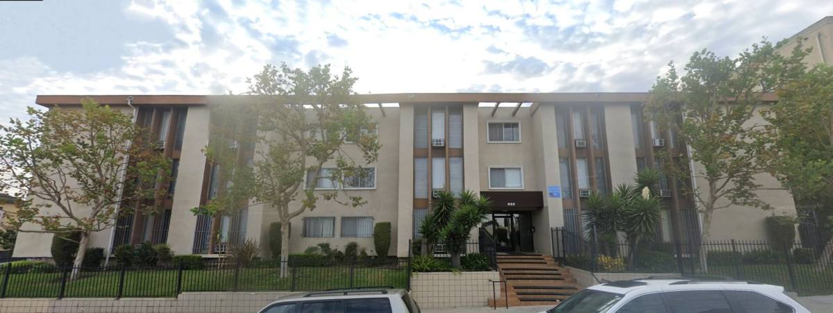 Apartment for rent at 950 S St Andrews Place, Los Angeles, CA 90019
