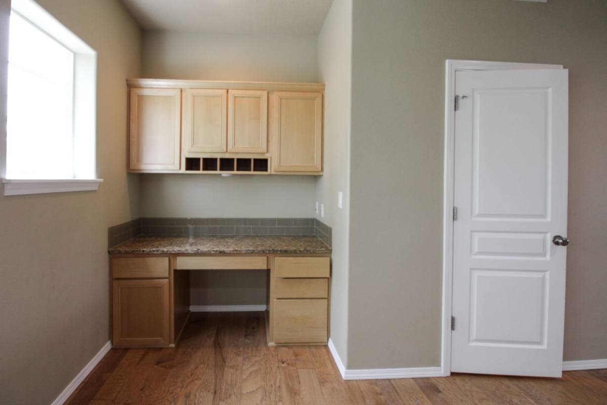 Townhouse for rent at 1951 Madras St SE, Salem, OR 97306