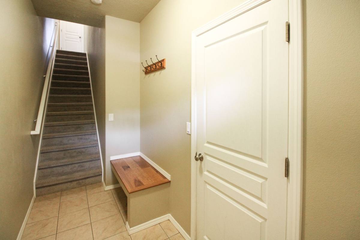 Townhouse for rent at 1951 Madras St SE, Salem, OR 97306