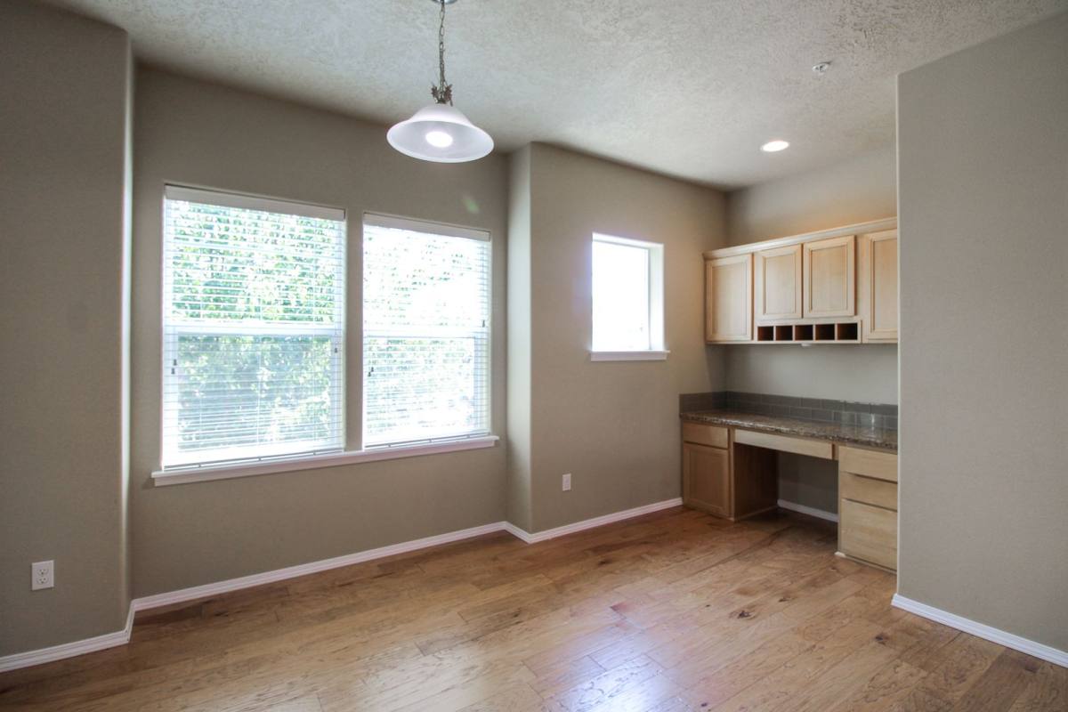 Townhouse for rent at 1951 Madras St SE, Salem, OR 97306