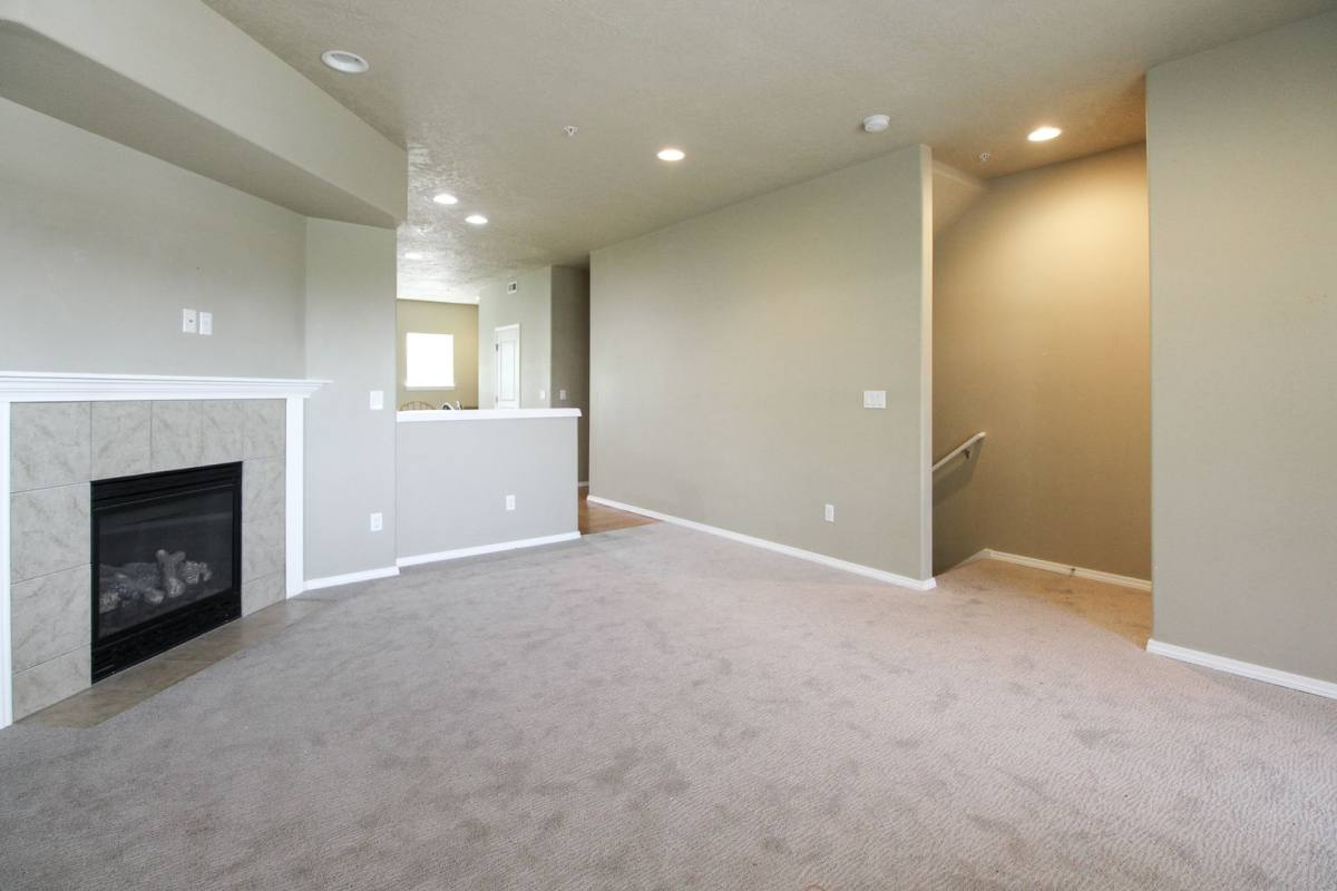 Townhouse for rent at 1951 Madras St SE, Salem, OR 97306