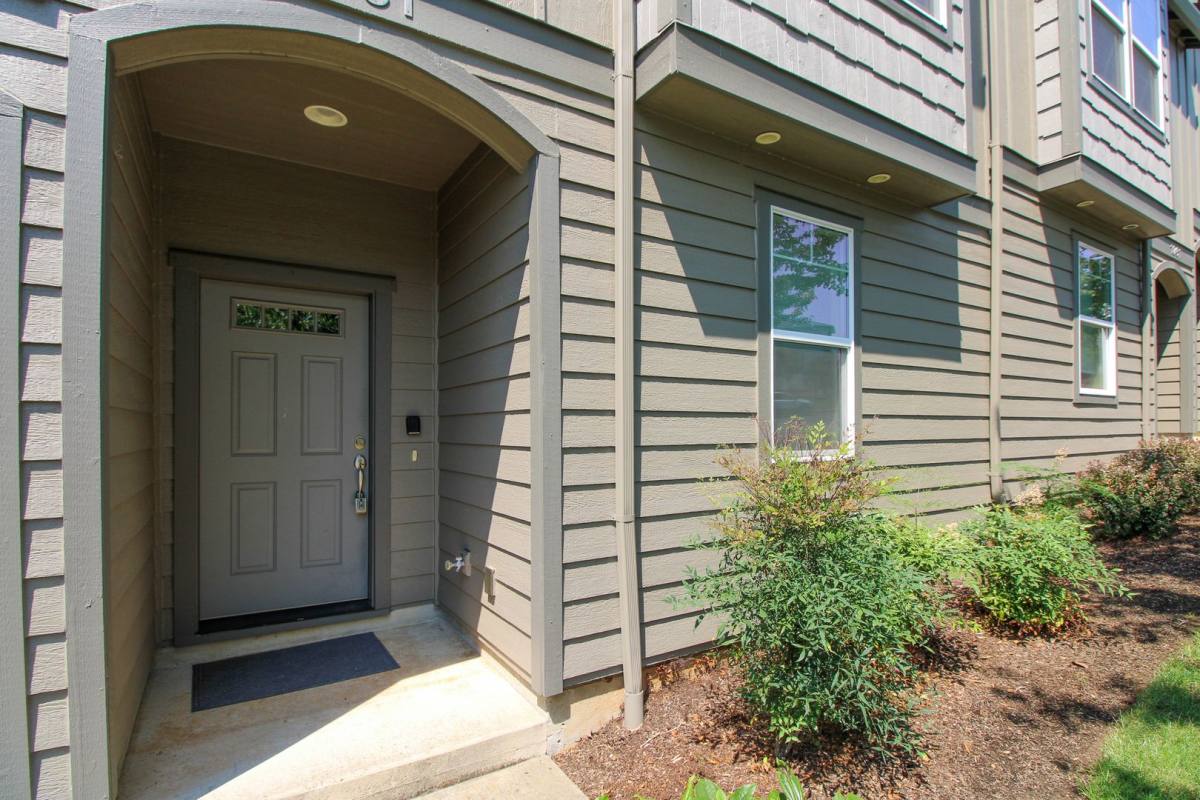 Townhouse for rent at 1951 Madras St SE, Salem, OR 97306