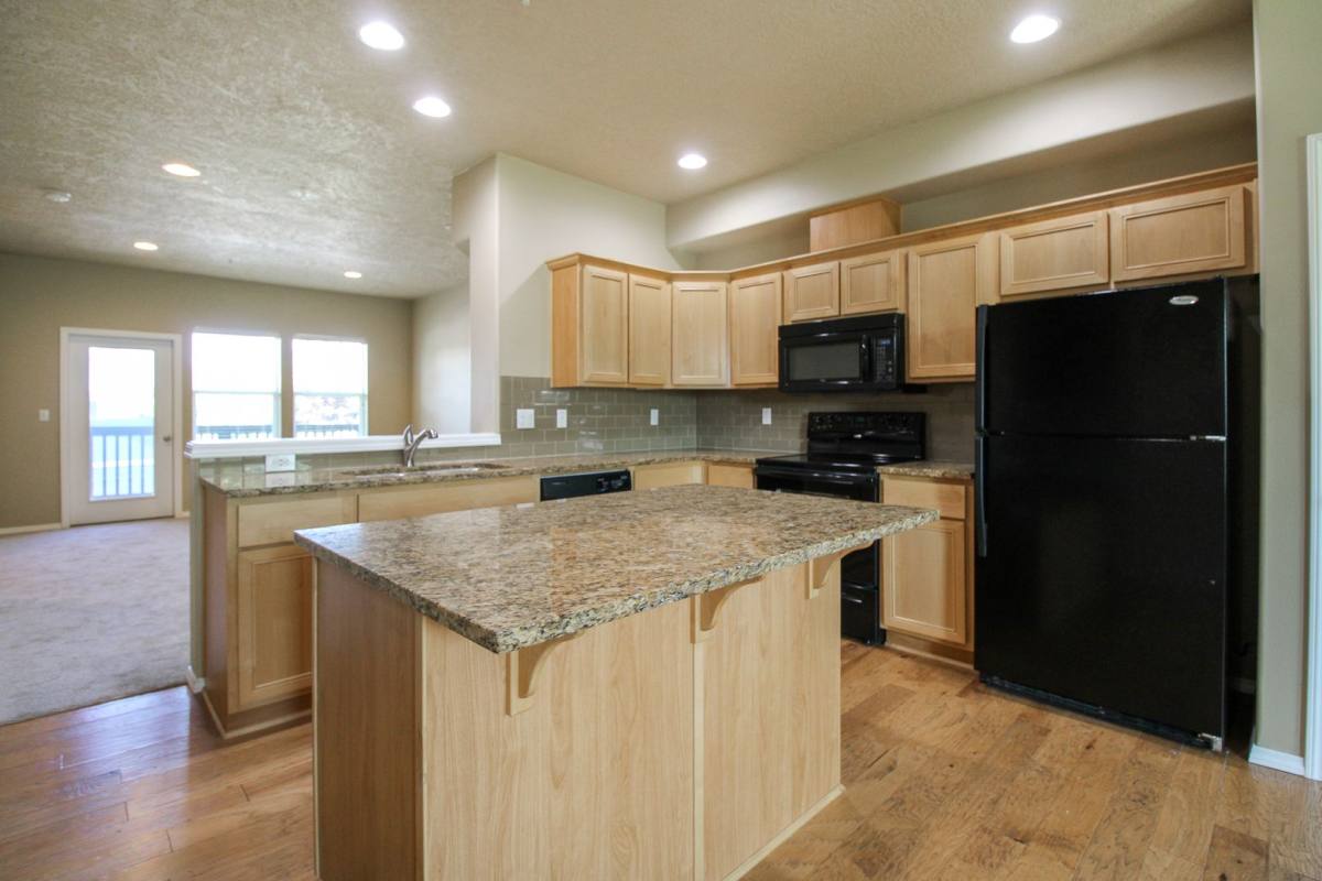 Townhouse for rent at 1951 Madras St SE, Salem, OR 97306