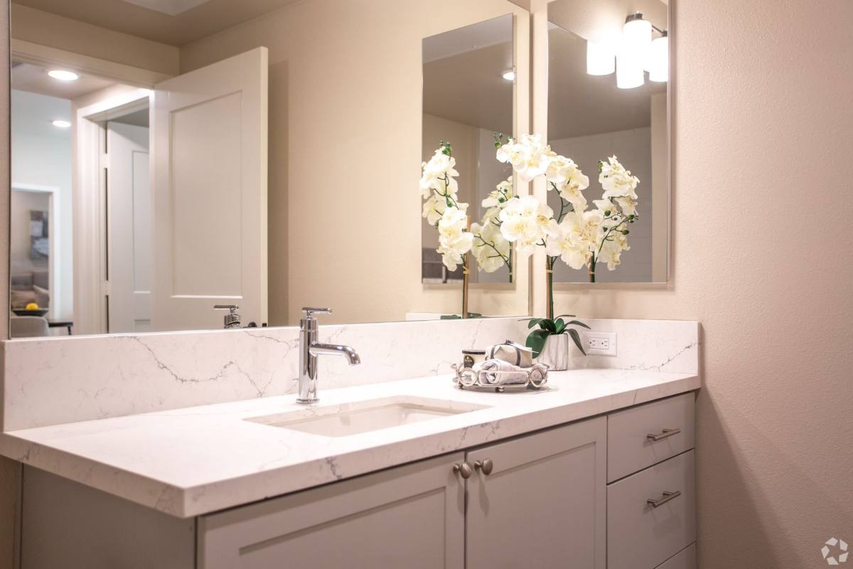 Apartment for rent at 77 N Conejo School Rd, Thousand Oaks, CA 91362