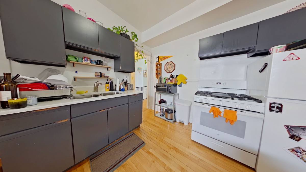 Apartment for rent at 4103 N Damen Ave, Chicago, IL 60618