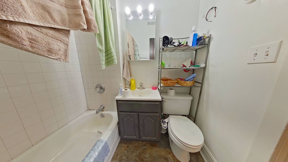 Apartment for rent at 4103 N Damen Ave, Chicago, IL 60618