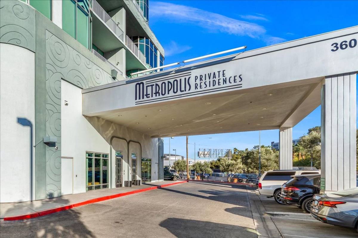 Apartment for rent at 360 Desert Inn Rd, Las Vegas, NV 89109