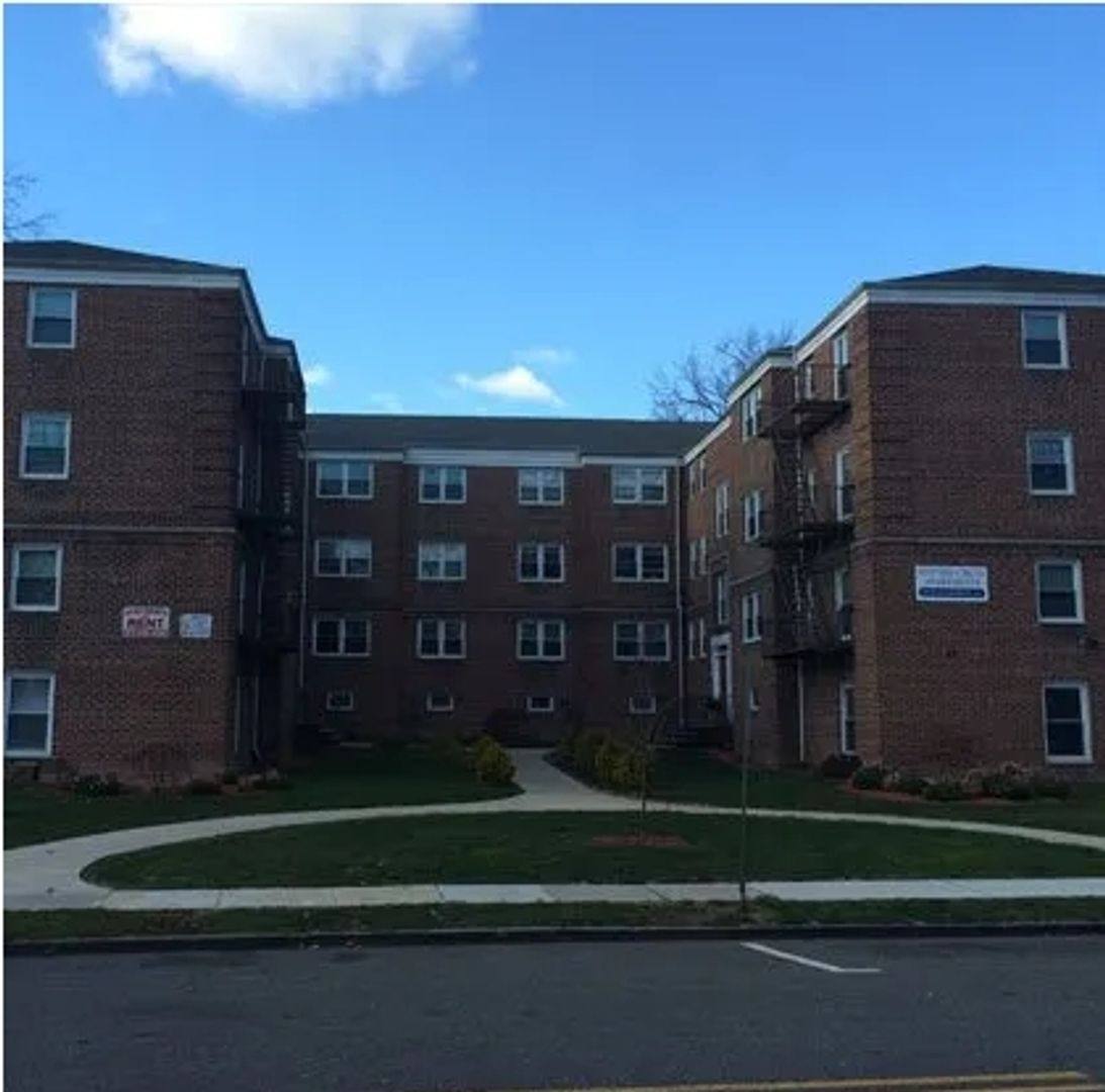 Apartment for rent at 17 Shepard Ave, East Orange, NJ 07018
