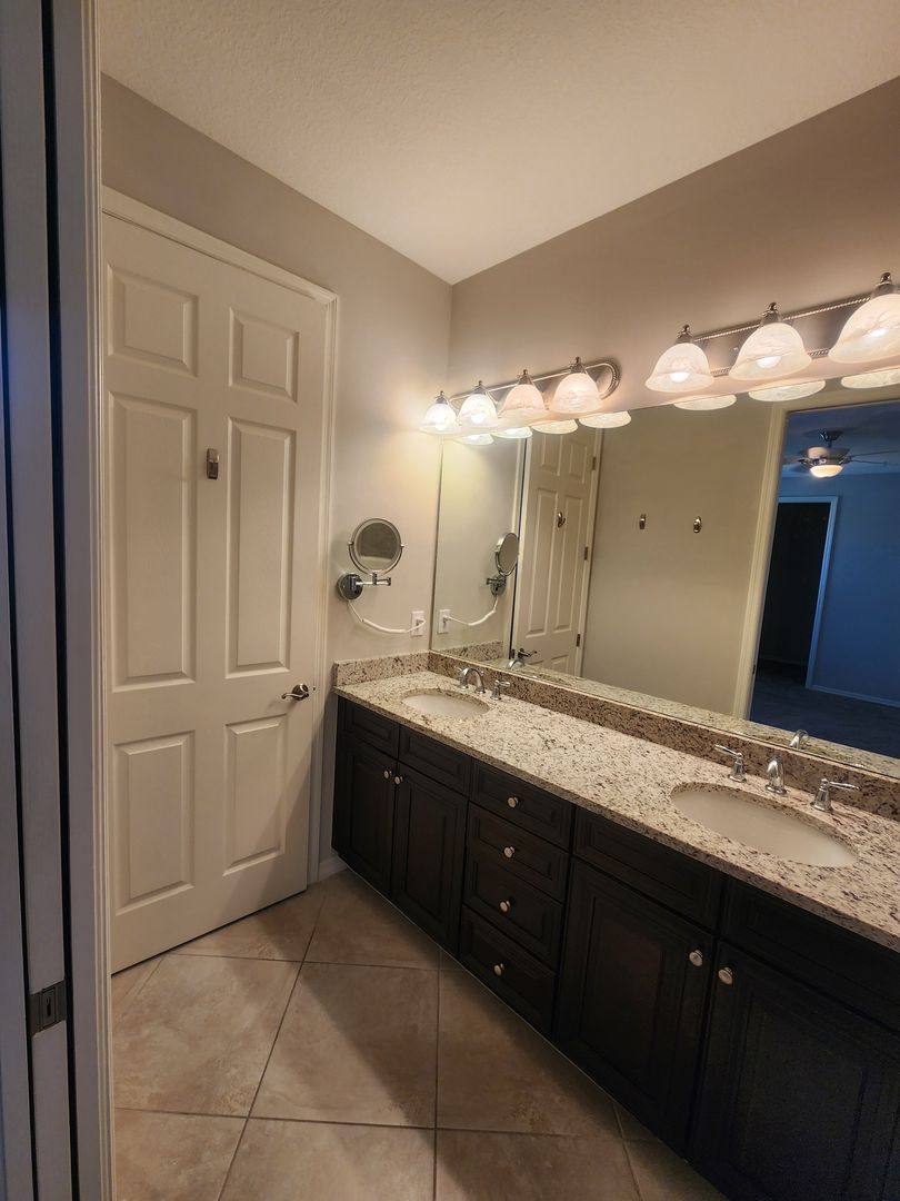 Townhouse for rent at 9071 Albion Lane N, Naples, FL 34113
