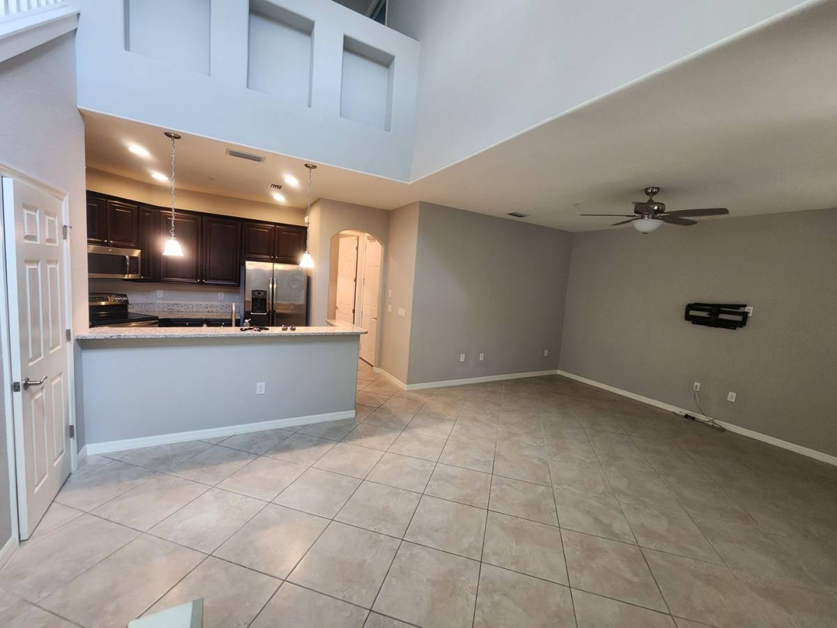 Townhouse for rent at 9071 Albion Lane N, Naples, FL 34113