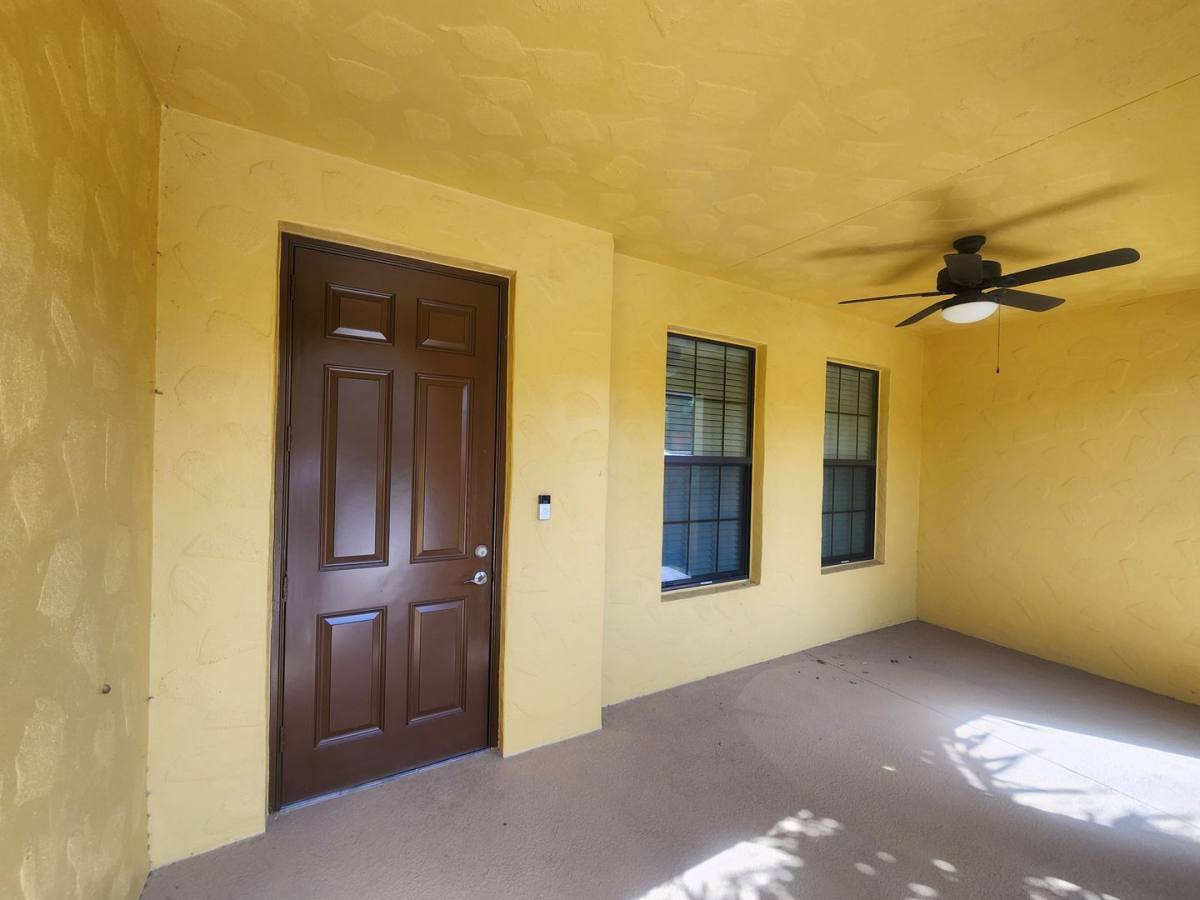 Townhouse for rent at 9071 Albion Lane N, Naples, FL 34113