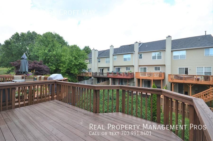 Townhouse for rent at 6220 Walkers Croft Way, Alexandria, VA 22315