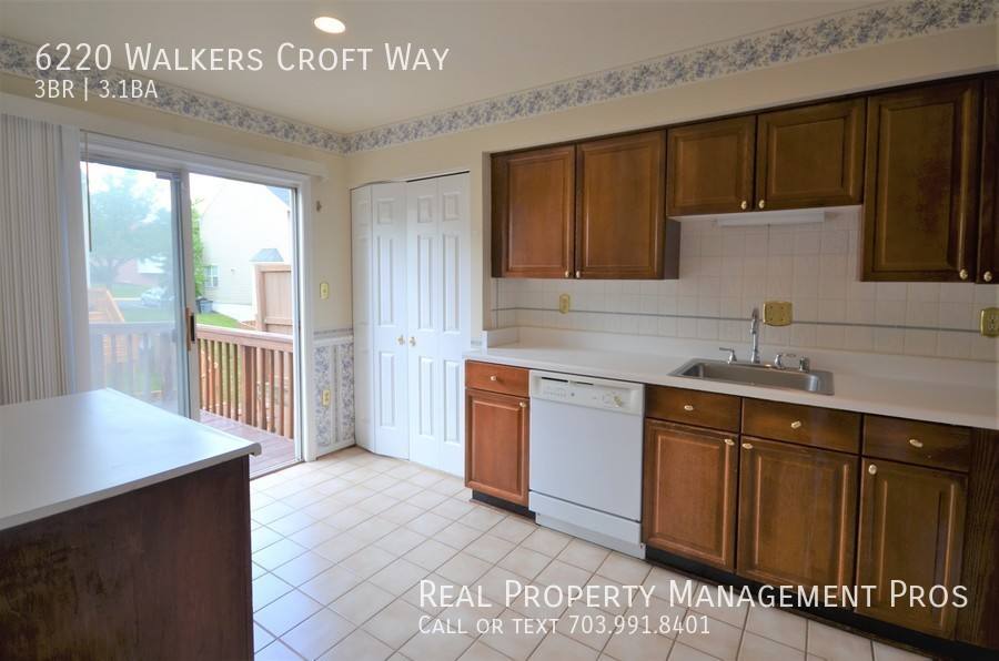 Townhouse for rent at 6220 Walkers Croft Way, Alexandria, VA 22315