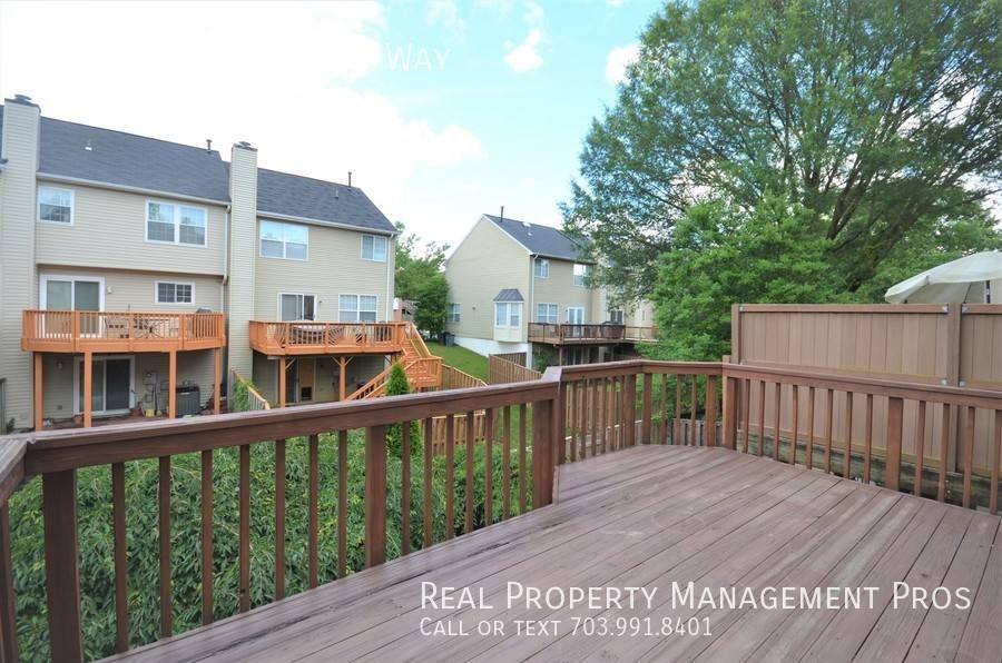 Townhouse for rent at 6220 Walkers Croft Way, Alexandria, VA 22315