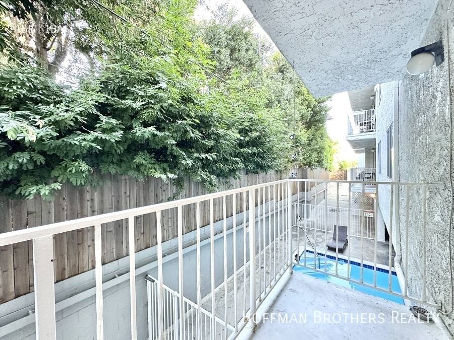 Apartment for rent at 1515 S Beverly Dr #305, Los Angeles, CA 90035