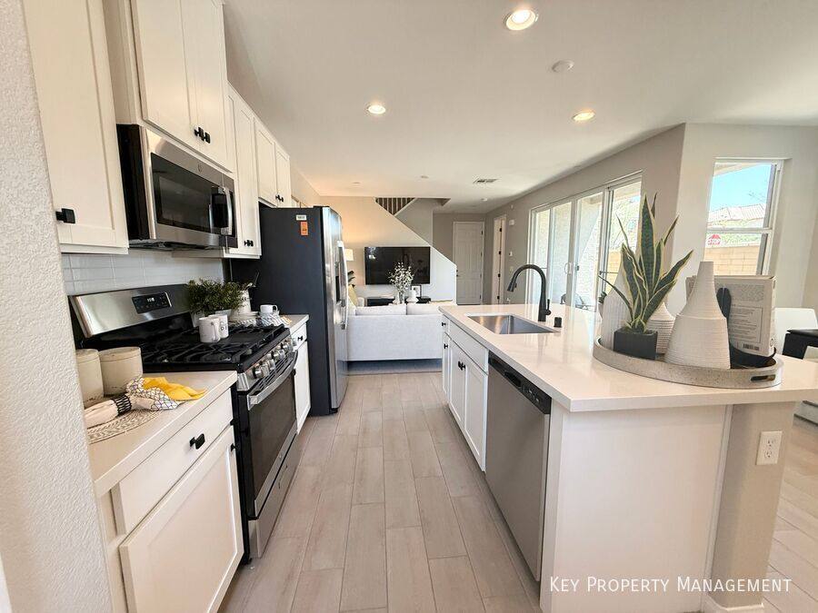 Townhouse for rent at 916 Cottonwood Hill Place, Henderson, NV 89011
