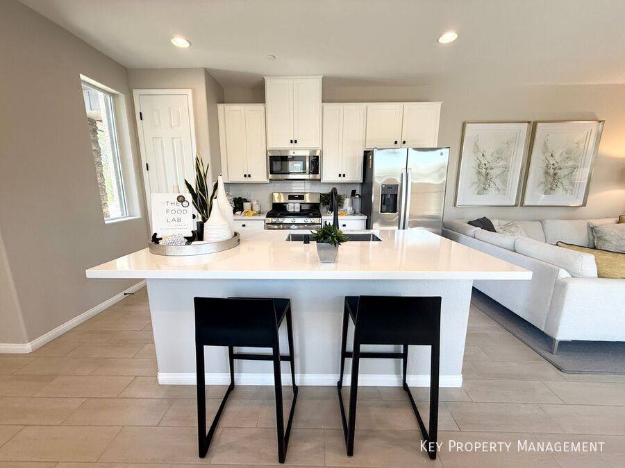 Townhouse for rent at 916 Cottonwood Hill Place, Henderson, NV 89011