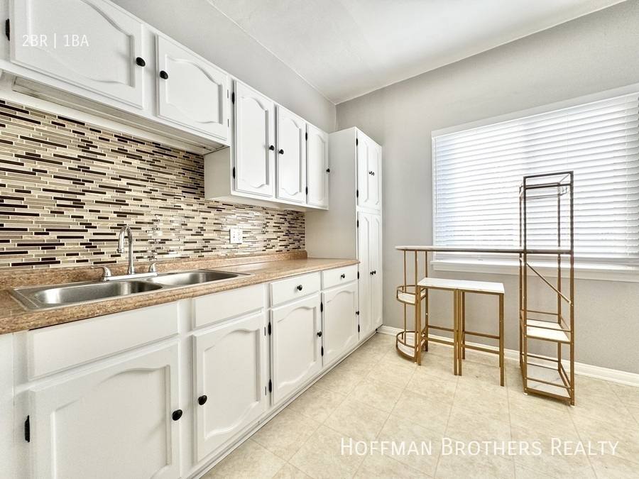 Apartment for rent at 400 N Genesee Ave #6, Los Angeles, CA 90036