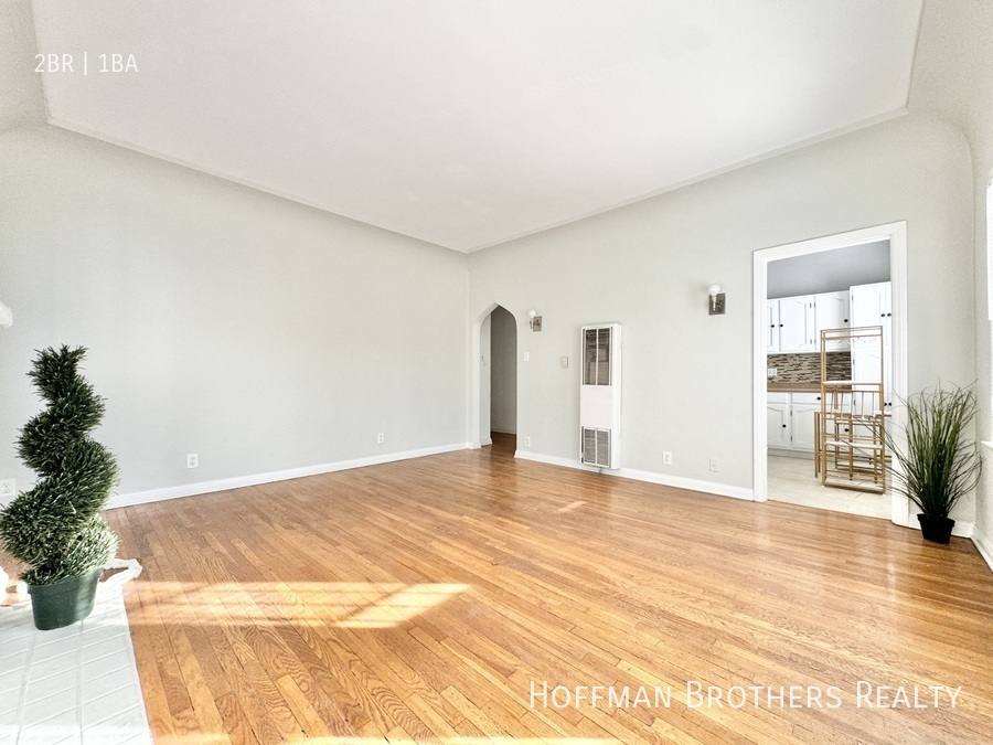 Apartment for rent at 400 N Genesee Ave #6, Los Angeles, CA 90036