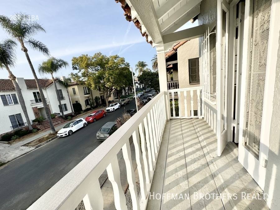 Apartment for rent at 400 N Genesee Ave #6, Los Angeles, CA 90036