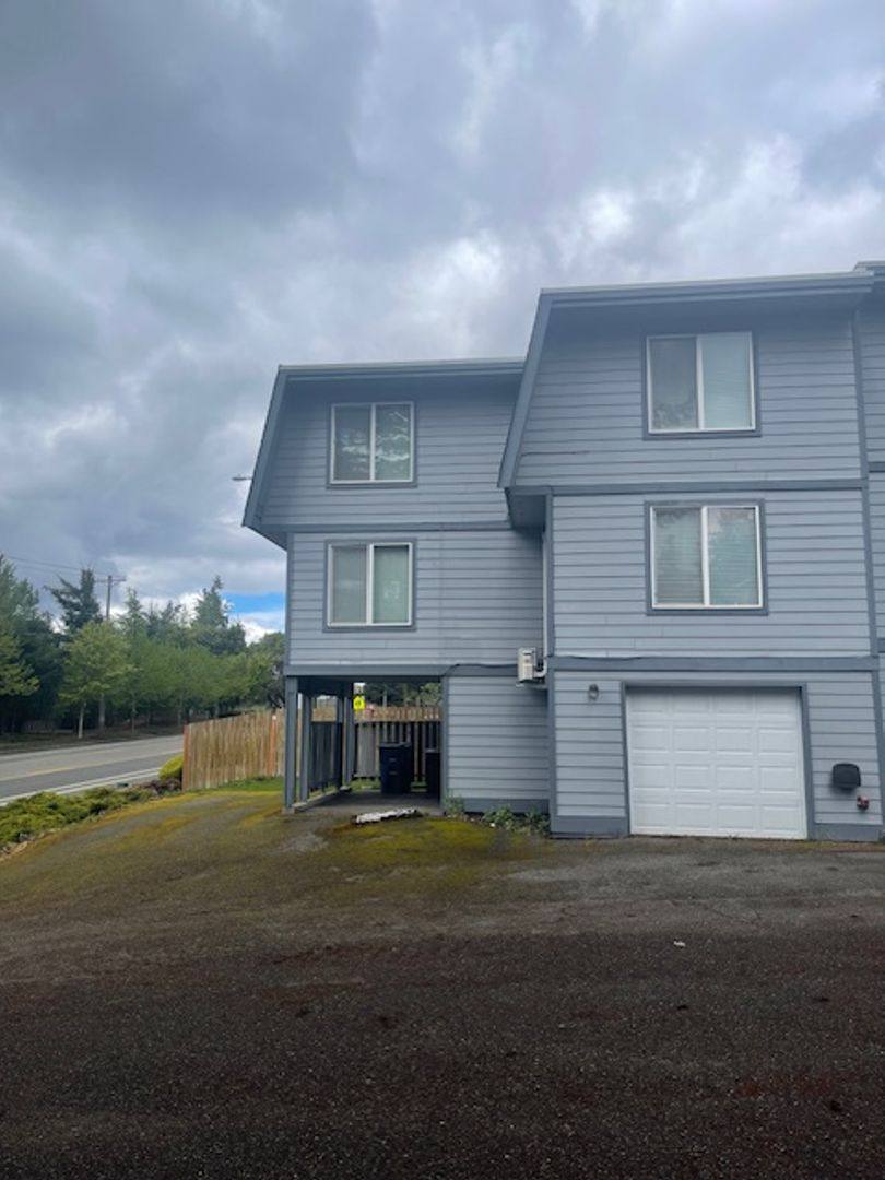 Townhouse for rent at 4323 67th Ave W, Tacoma, WA 98466