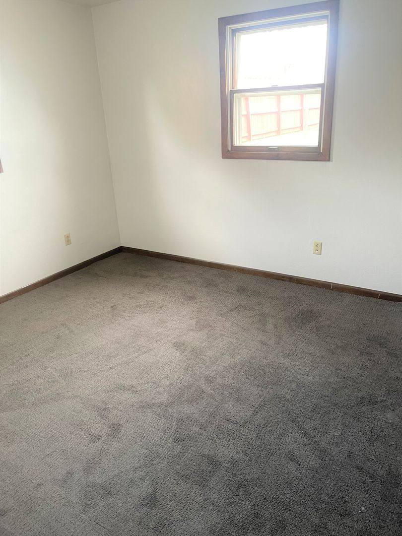 Apartment for rent at 240 Center St #3, Struthers, OH 44471