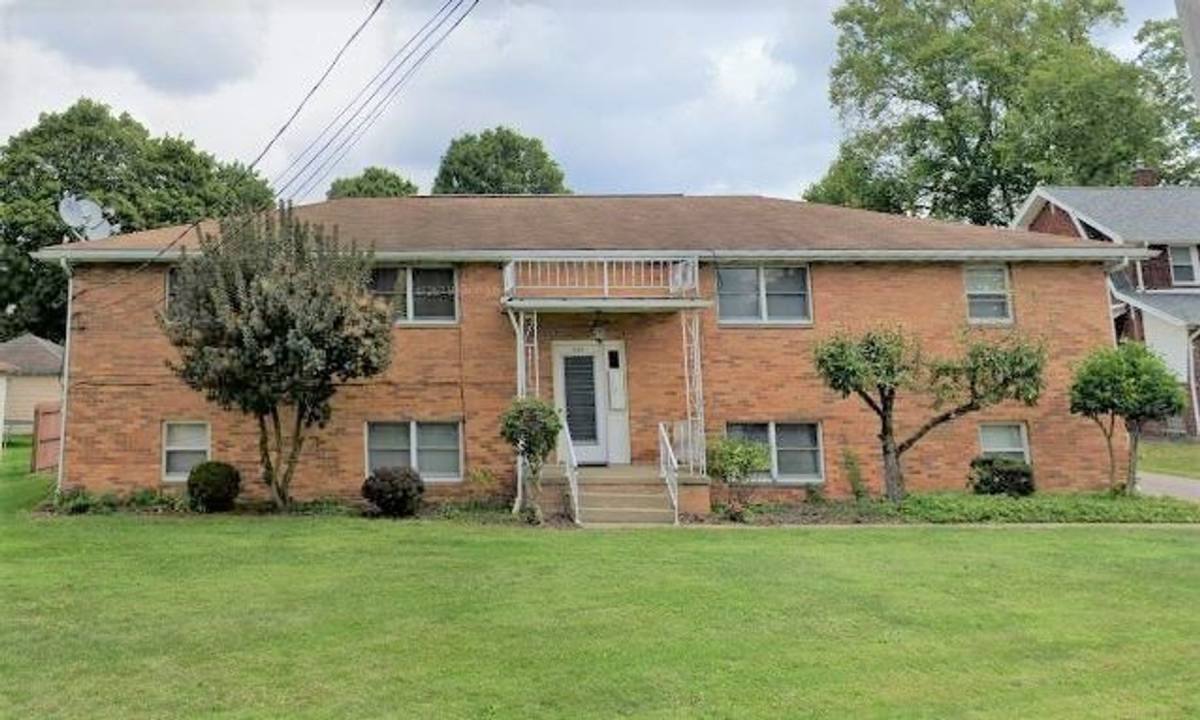 Apartment for rent at 240 Center St #3, Struthers, OH 44471
