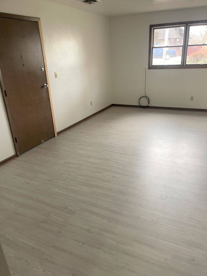 Apartment for rent at 240 Center St #3, Struthers, OH 44471