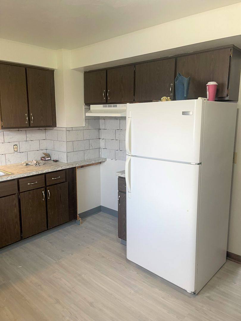 Apartment for rent at 240 Center St #3, Struthers, OH 44471