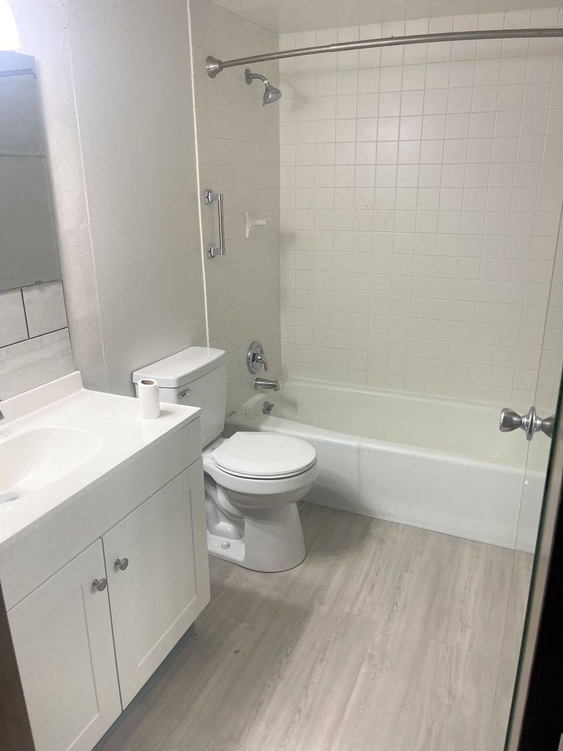 Apartment for rent at 240 Center St #3, Struthers, OH 44471